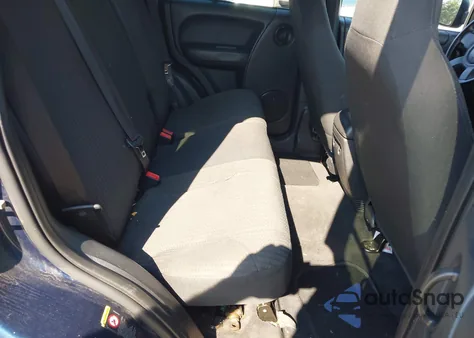 2004 Jeep Liberty Sport from USA, damaged, VIN 1J8GL48KX4W141222